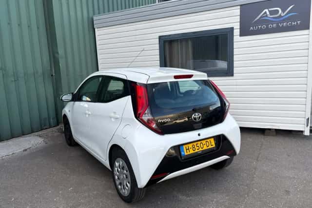 Toyota Aygo (2020) thumbnail 5