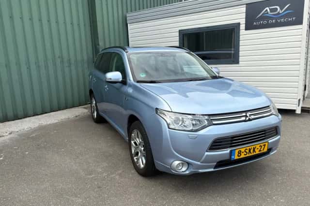 Mitsubishi Outlander (2013) thumbnail 1