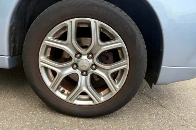 Mitsubishi Outlander (2013) thumbnail 2