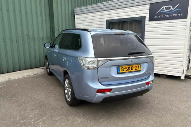 Mitsubishi Outlander (2013) thumbnail 6