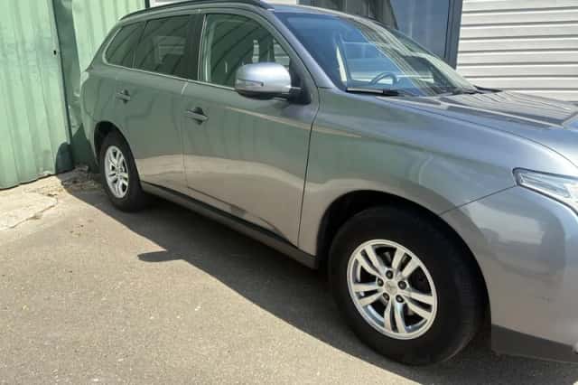 Mitsubishi Outlander (2013) thumbnail 3