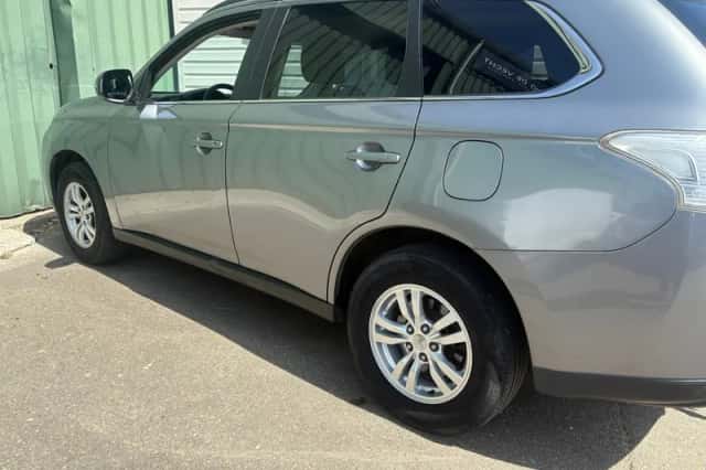 Mitsubishi Outlander (2013) thumbnail 5