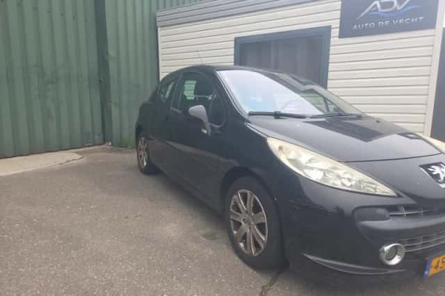 Peugeot 207 (2008) thumbnail 3