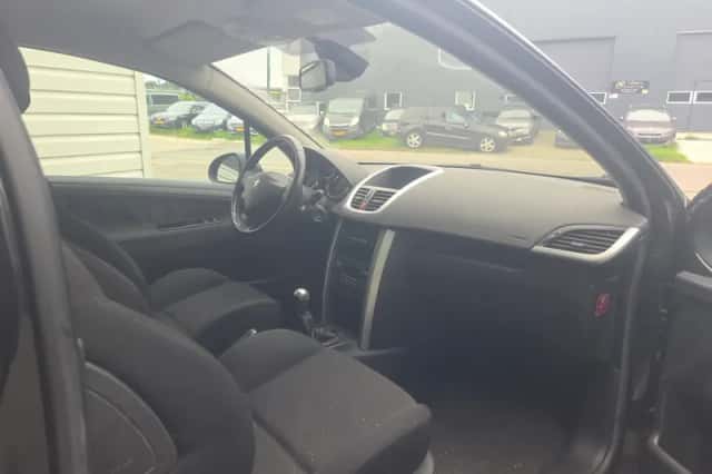 Peugeot 207 (2008) thumbnail 4