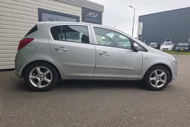 Opel Corsa (2007) thumbnail 2