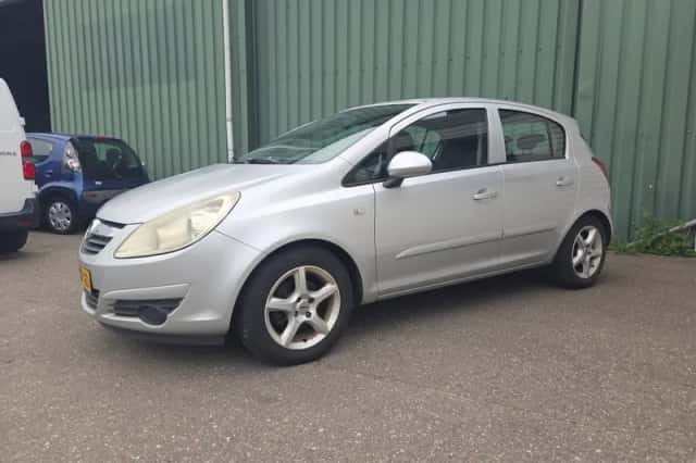 Opel Corsa (2007) thumbnail 4