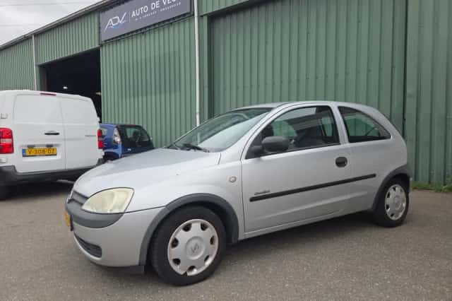Opel Corsa (2001) thumbnail 2