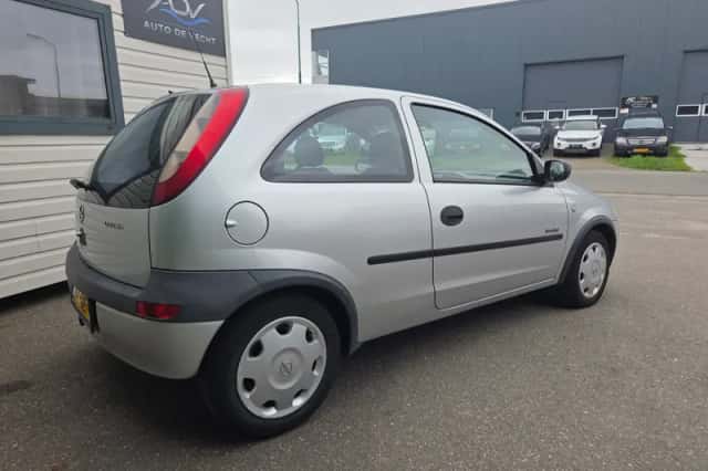 Opel Corsa (2001) thumbnail 4