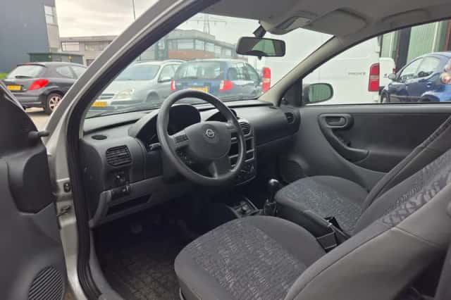 Opel Corsa (2001) thumbnail 5