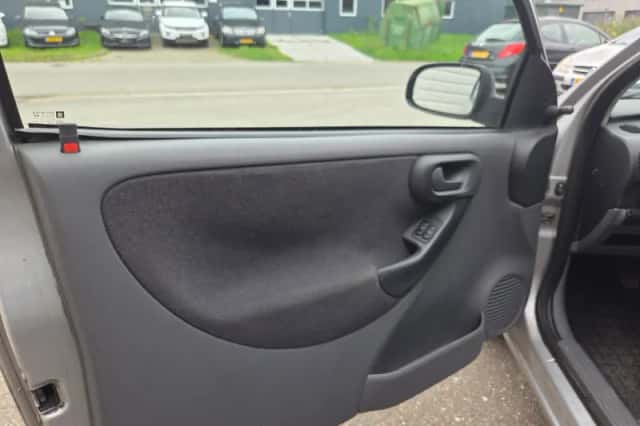 Opel Corsa (2001) thumbnail 6