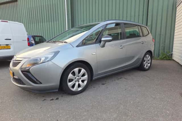 Opel Zafira (2012) thumbnail 2
