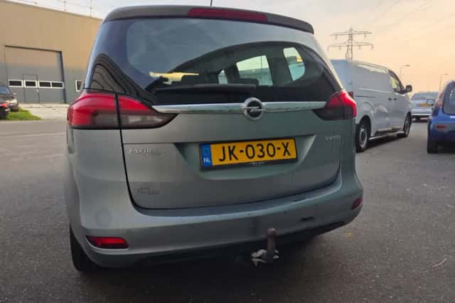 Opel Zafira (2012) thumbnail 3