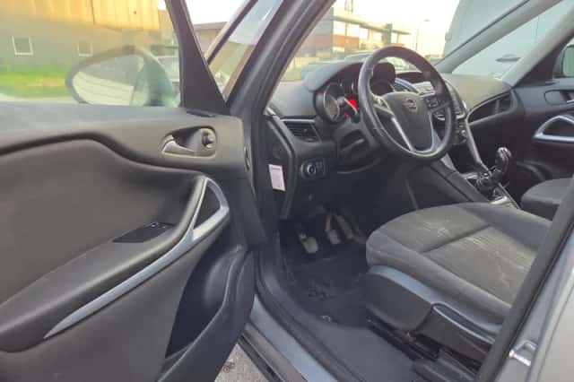 Opel Zafira (2012) thumbnail 6