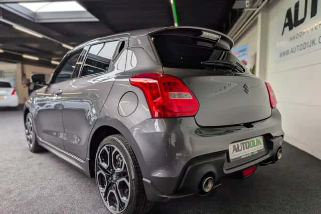 Suzuki Swift (2020) thumbnail 4