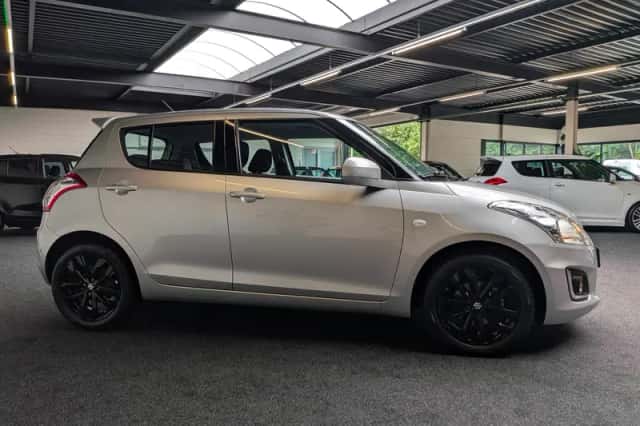 Suzuki Swift (2017) thumbnail 6