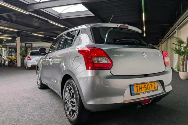 Suzuki Swift (2017) thumbnail 3