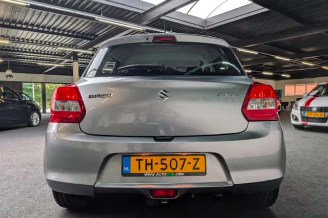 Suzuki Swift (2017) thumbnail 4