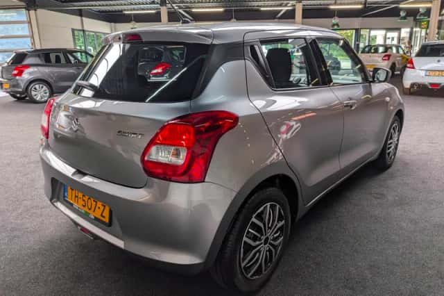 Suzuki Swift (2017) thumbnail 6