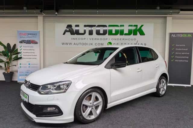 Volkswagen Polo (2015) thumbnail 1