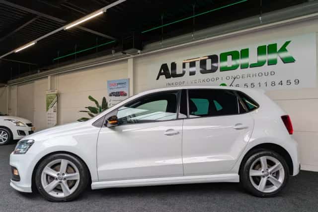 Volkswagen Polo (2015) thumbnail 5