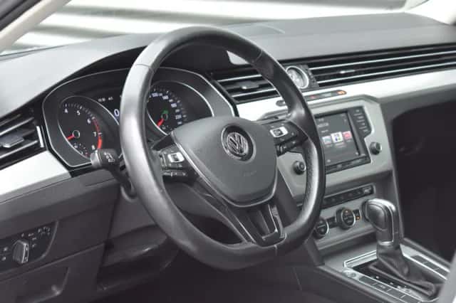 Volkswagen Passat (2016) thumbnail 4