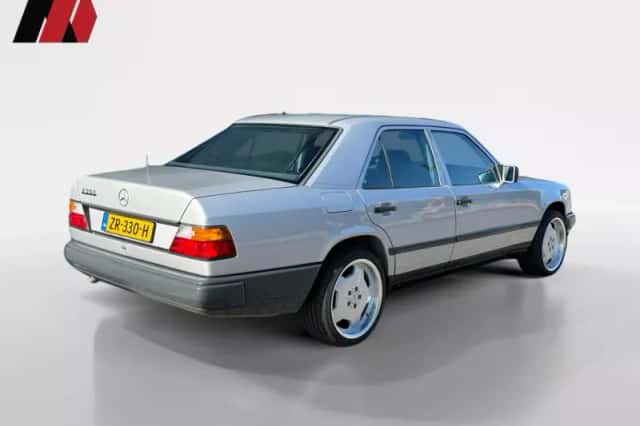 Mercedes-Benz 200-Serie (1986) thumbnail 2