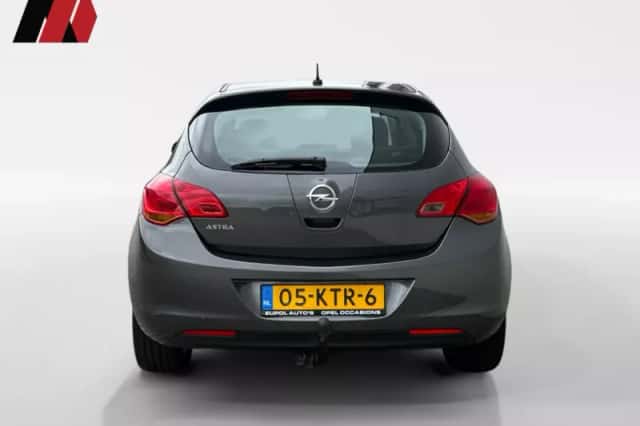 Opel Astra (2010) thumbnail 6