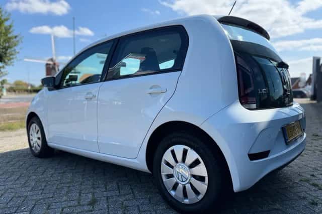 Volkswagen Up! (2021) thumbnail 3