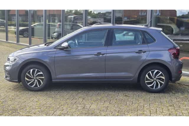 Volkswagen Polo (2022) thumbnail 2