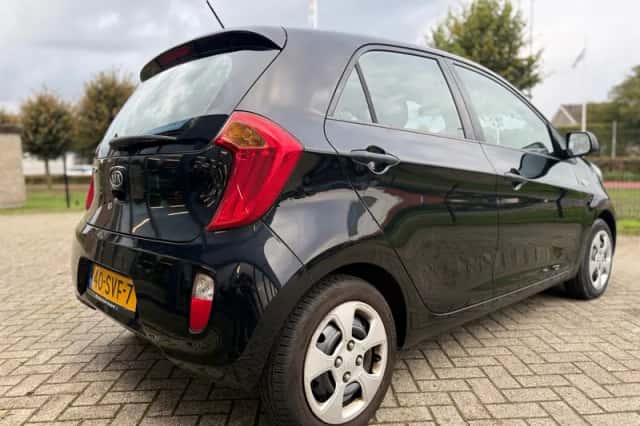 Kia Picanto (2011) thumbnail 4