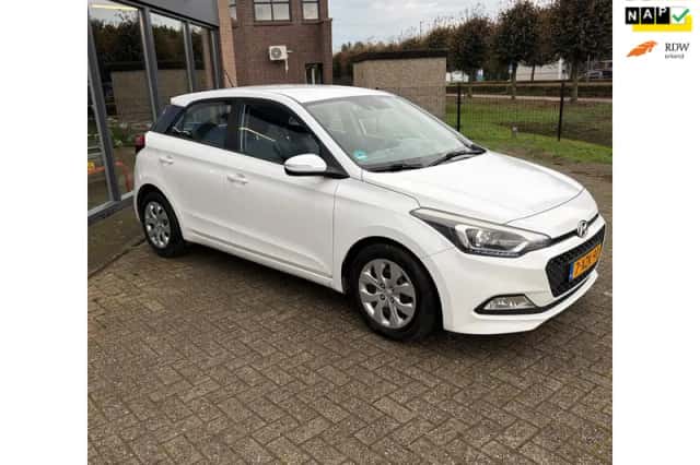 Hyundai i20 (2015) thumbnail 1