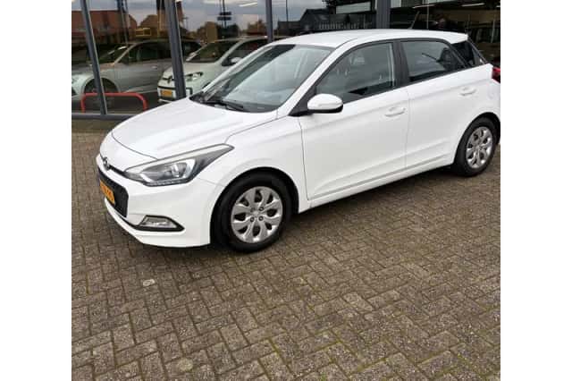 Hyundai i20 (2015) thumbnail 3