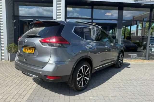 Nissan X-Trail (2018) thumbnail 2
