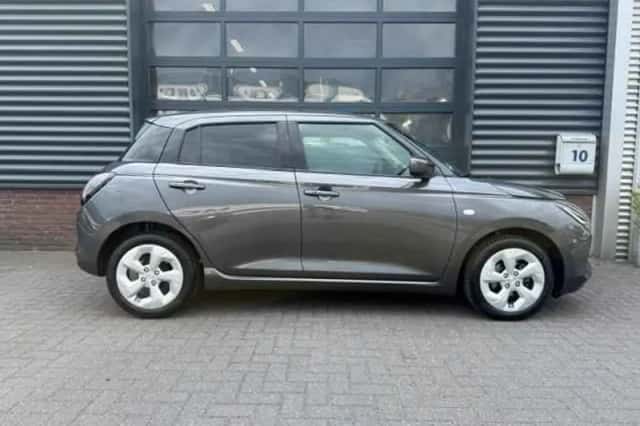 Suzuki Swift (2025) thumbnail 4