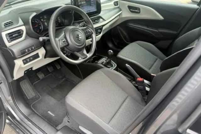 Suzuki Swift (2025) thumbnail 5