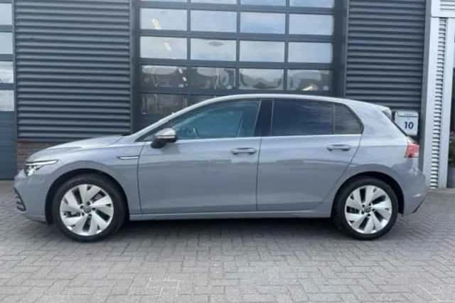 Volkswagen Golf (2022) thumbnail 3