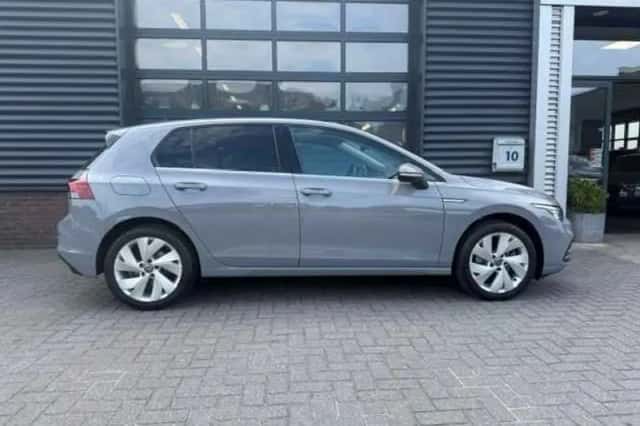 Volkswagen Golf (2022) thumbnail 4