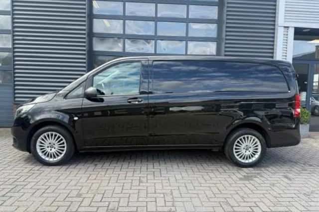 Mercedes-Benz Vito (2022) thumbnail 3