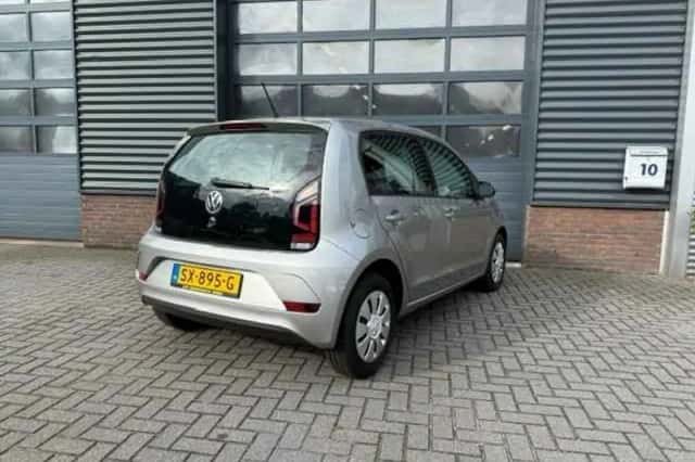 Volkswagen Up! (2018) thumbnail 2