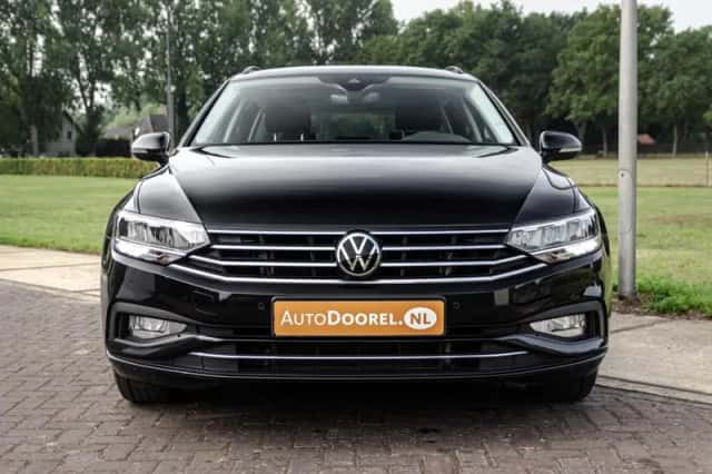 Volkswagen Passat (2022) thumbnail 2