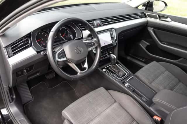 Volkswagen Passat (2022) thumbnail 5