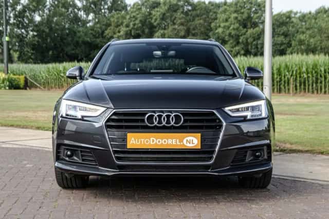 Audi A4 (2019) thumbnail 2