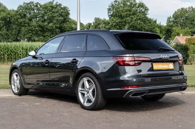 Audi A4 (2019) thumbnail 4