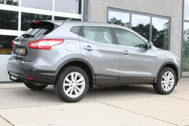 Nissan Qashqai (2015) thumbnail 3