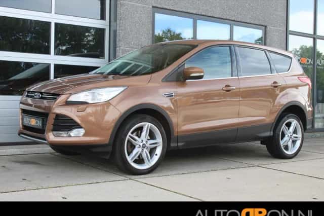 Ford Kuga (2013) thumbnail 1