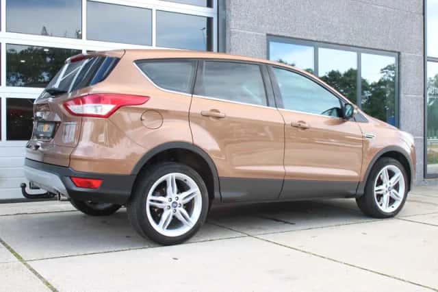 Ford Kuga (2013) thumbnail 3