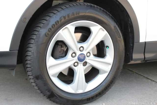 Ford Kuga (2015) thumbnail 6