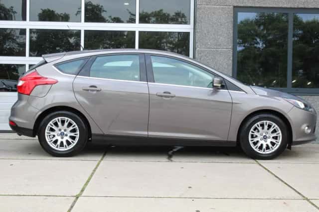 Ford Focus (2012) thumbnail 4