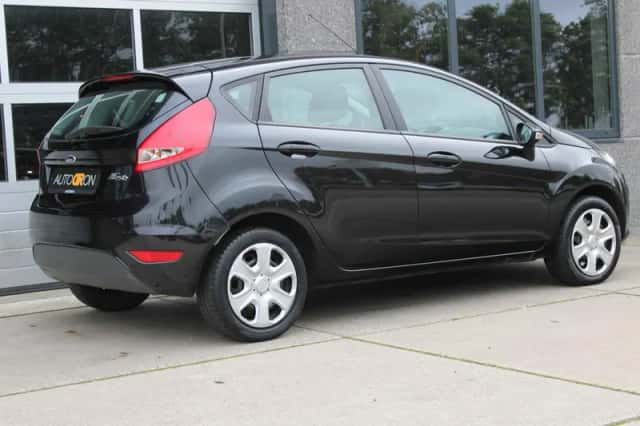 Ford Fiesta (2010) thumbnail 3