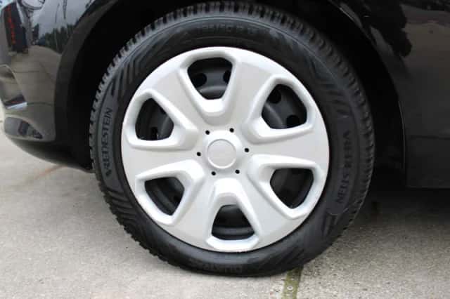 Ford Fiesta (2010) thumbnail 5